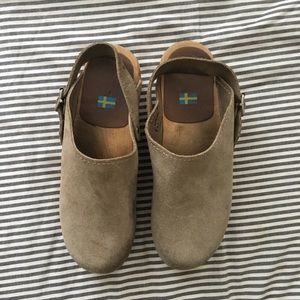 MIA Suede wooden clogs